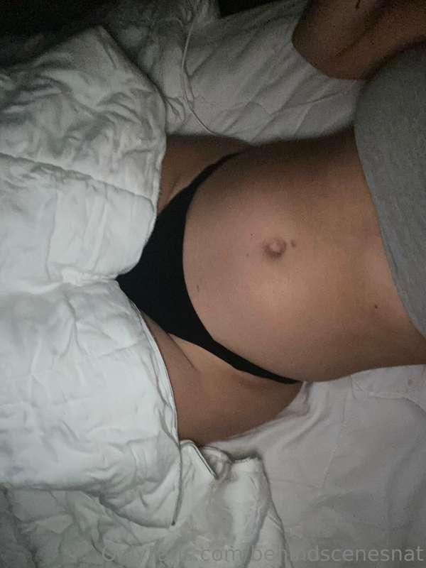 Would you leave the bed with this view? 😝