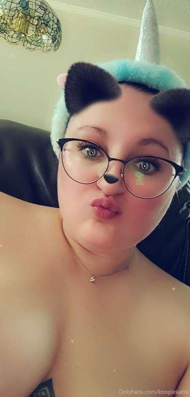 I love snapchat filters tbh 😍  Btw, my tongue ring says, "sn..
