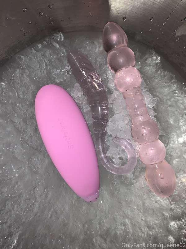 Say hello to my new lovely toys😍💦🥰
It is a new Satisfyer and..