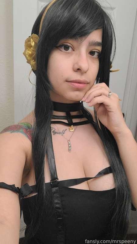 Yor cosplay! Wanna see her do bad things? 😚😜 or should I say me 😉