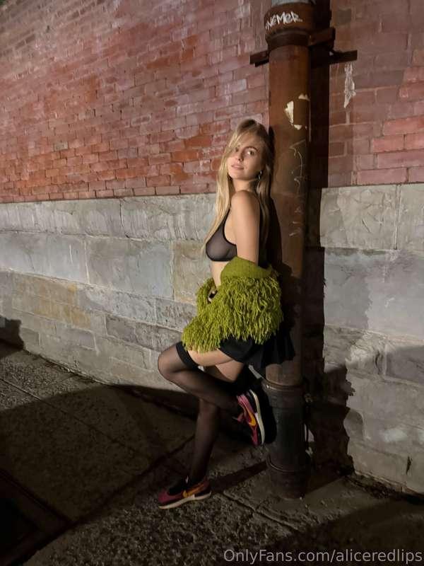 aliceredlips image #1