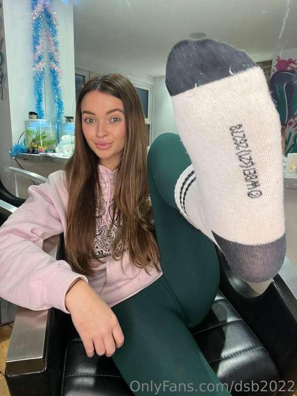 What do you prefer… socks or soles? 🧦🦶🏼