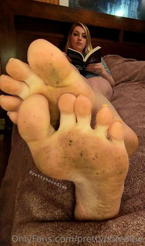 A little dirty foot preview 😋