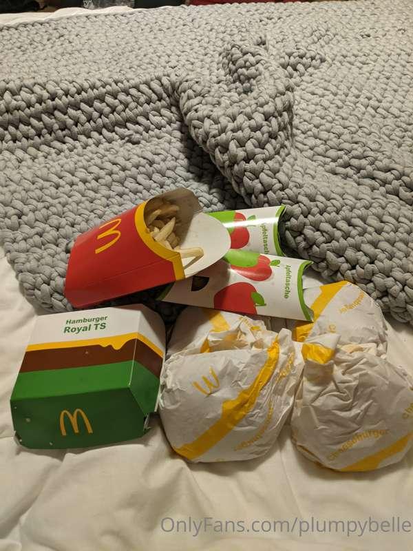 Just a little snack 😏