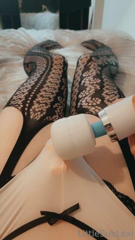 💖 feeling extra submissive 💖

Been edging with my vibrator, ..