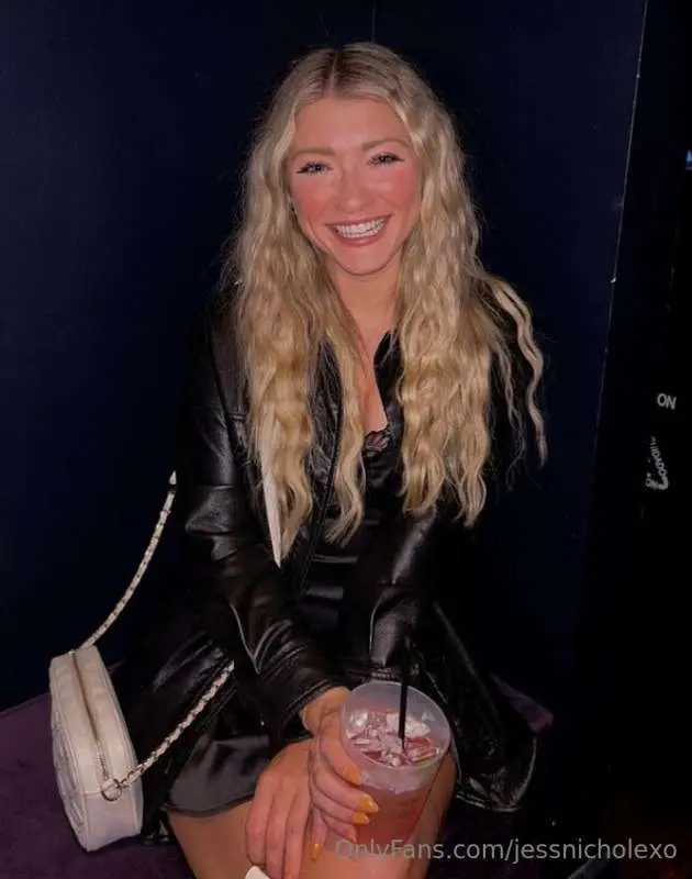 Sippin’ pretty, but who’s really thirsty? 😉🍹