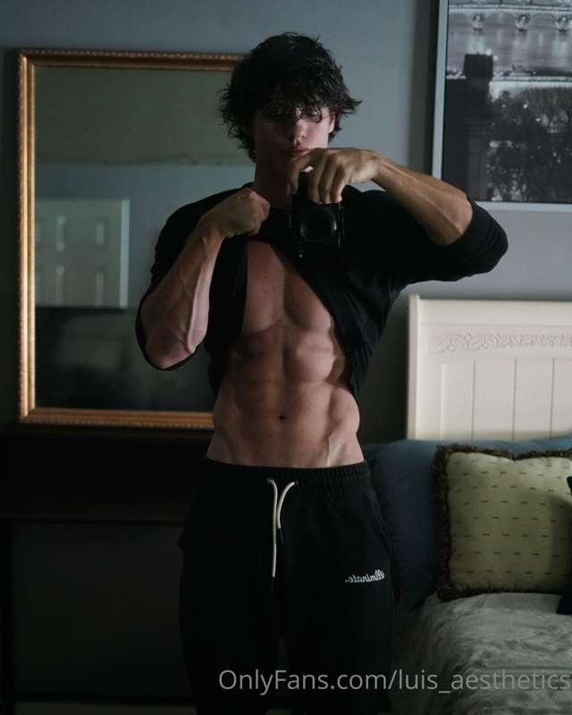 leaning out 😮‍💨