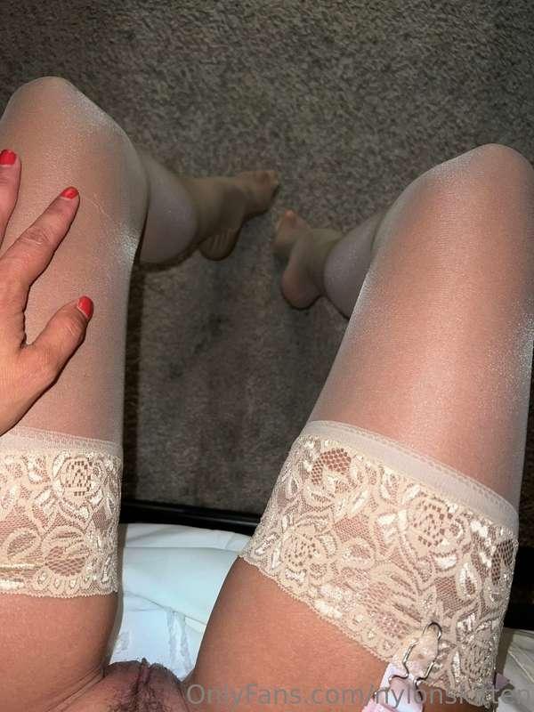 Last night to bed 🥰 love wearing my nylons to bed especially..