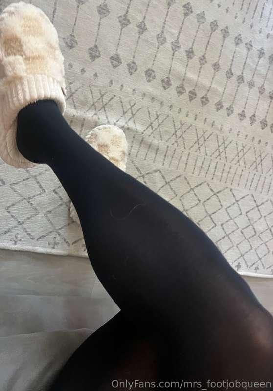 mrs_footjobqueen image #3