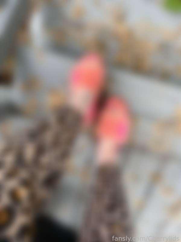 A tigress on the hunt🐯

#sole #toes #feet #footfetish #heels #fetish #pawg #milf #mommy #worship