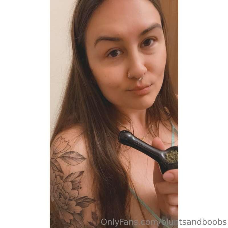 bluntsandboobs image #2