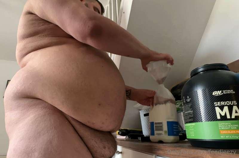 Impossible challenge: Mix my Gainer shake without Jiggling E..