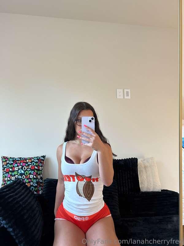 The girls at Hooter's aint got nothin on me ;)