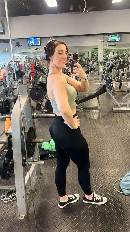 Spending early Christmas Eve @ the gym 