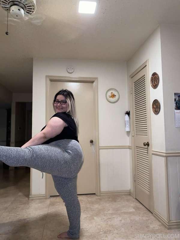 Anybody wanna stretch me out? 🤤🥵