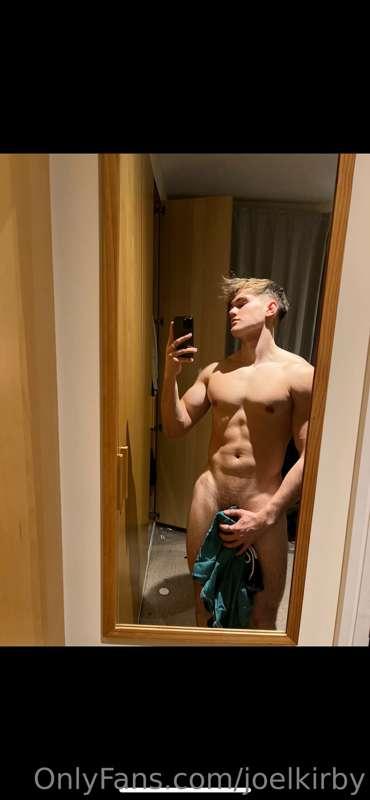 who wants to have some fun🫣message me for custom content😘