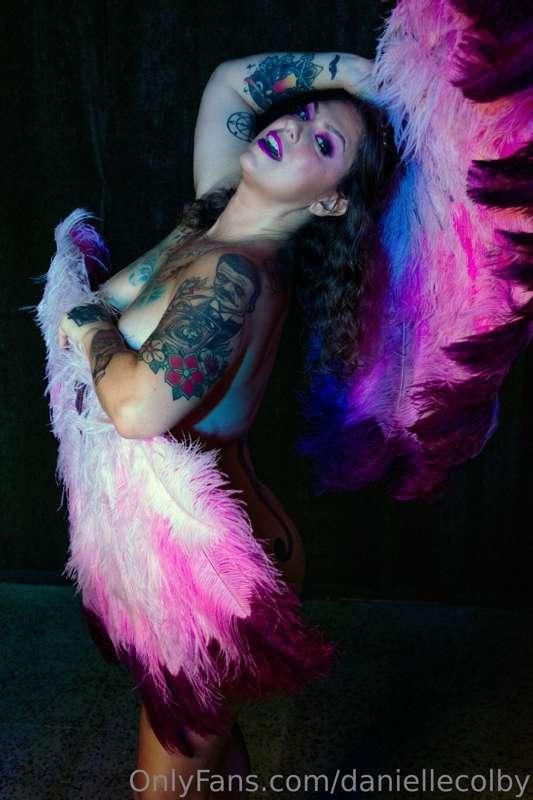 What ever happened to Fay Wray?
That delicate, satin draped ..
