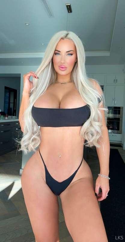 My eyes are up here 👀👆🏼