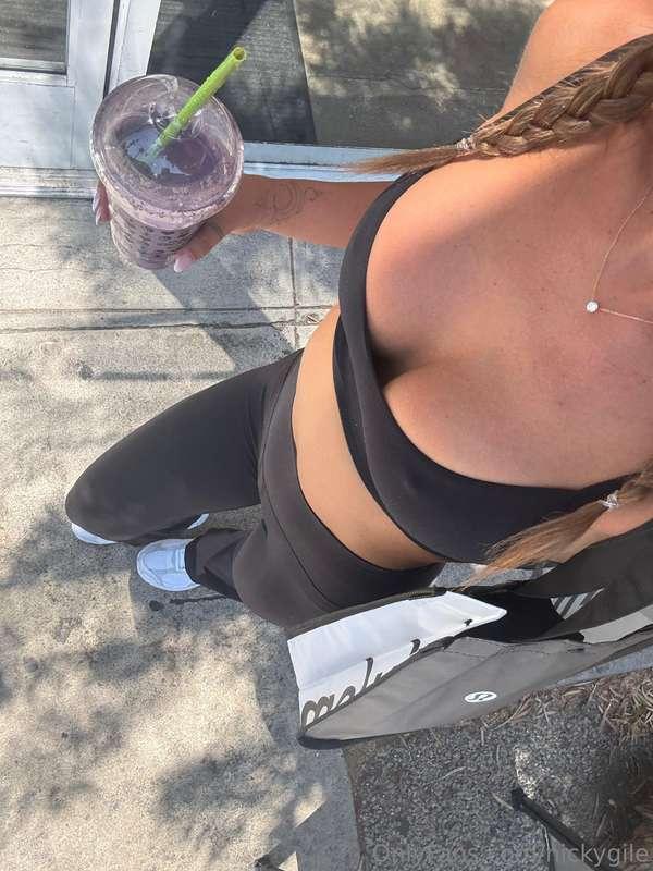 How is everyone’s weekend going?💋