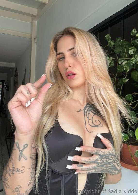 You’re not worthy of a woman like me. Or any of my girlfrien..