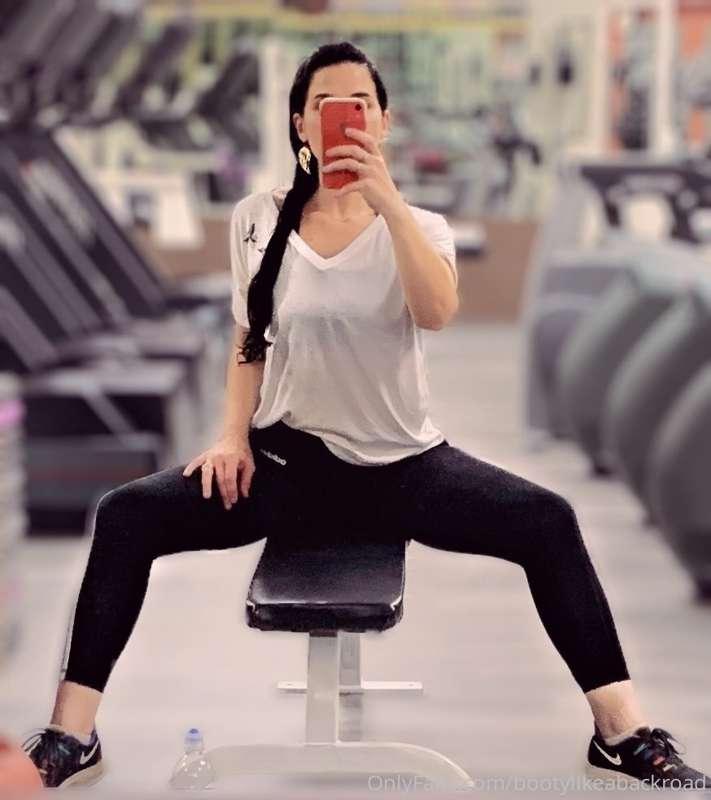 Wanna be my gym buddy? Need someone to work me out...