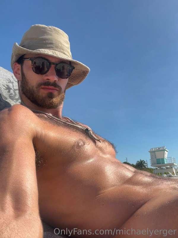 Nude beach chronicles 😝 more in your DM’s