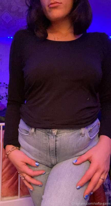 Was feeling nice and plump in this outfit today😋