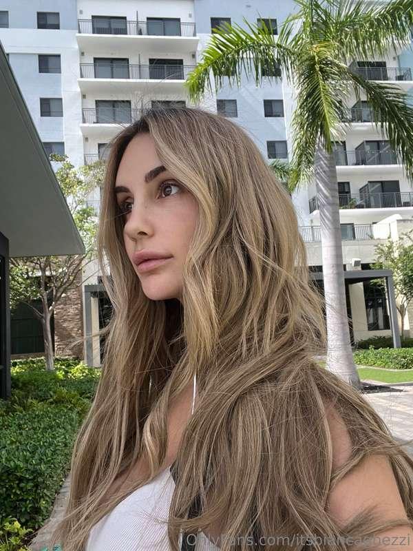 Loving the no makeup look. Thoughts? 