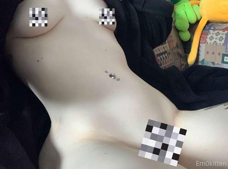 So much new content on my main page - @em0kitten 
It’s also ..