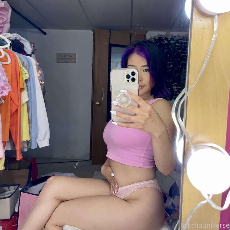 who likes the new hair? i dooooo 💜😈 ps, just got done eating..