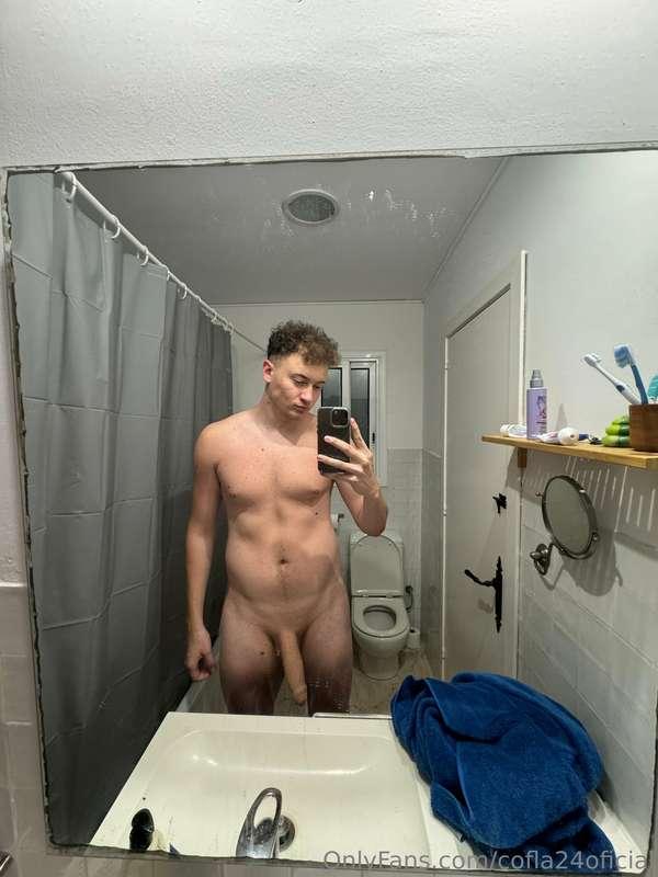 Te bañarías conmigo sabiendo que me gusta follar en la ducha..