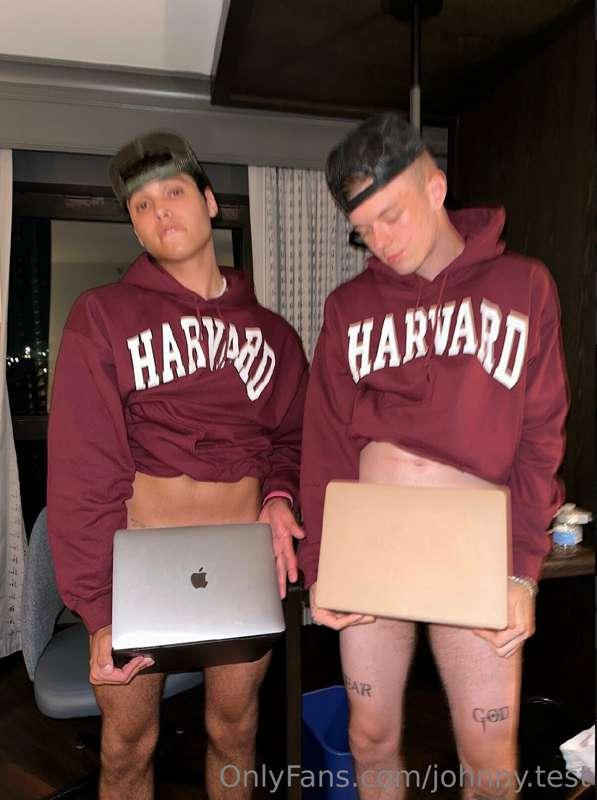 Enjoy these sexy Collab pics ;) 😍 things got real freaky and..
