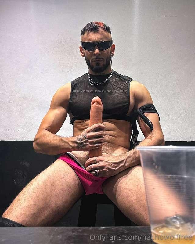 Would u like me to fuck u with this megadick? To put it insi..