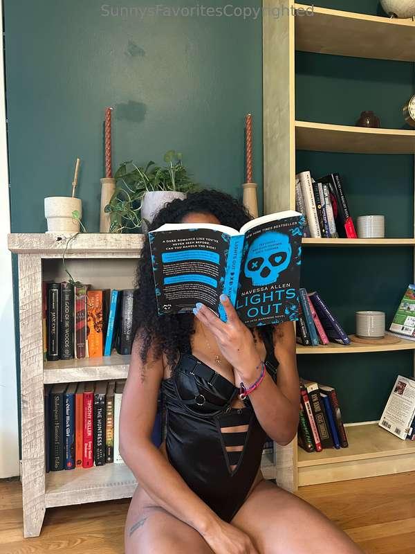 New book, who dis? 📚 new set cumming soon 