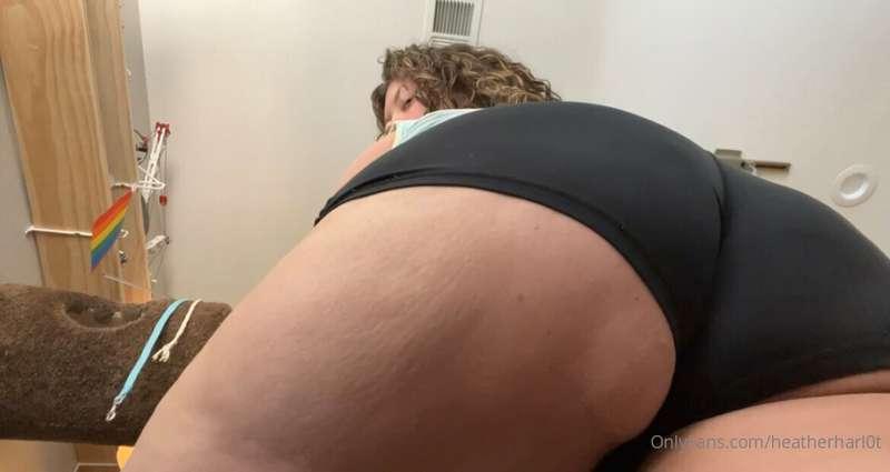 Is this seat taken😜🍑