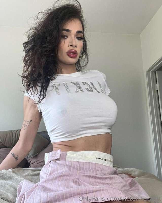 Soft sheets and sinful thoughts 🤭💋 Ruin me, baby! 😈