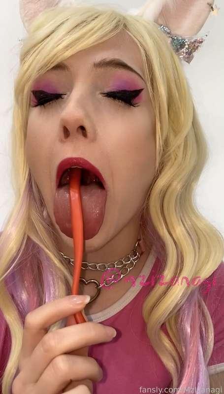 want to watch me push this strawberry pencil all the way down my throat?? 😋💗 then chew it up after?! 😗💗

chewing and deep throat with drooling - low energy video as ive had a difficult week but i have more exciting things planned for next week 🤭💗

free on giantess tier or $5 

#fyp #saliva #tongue #giantess #goddess #mouth #mouthfetish #vore #swallowing #swallowingwhole #uvula #tonsils #young #throat #eatingshows #tonguefetish #drool #drooling #spit #spitfetish #giantessvideo #giantessvideos #vorevideos #chewing #teeth 