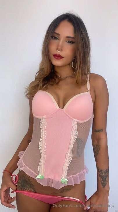 Ποσο μου βαζετε απο το 1-10 για το ροζ;🩷