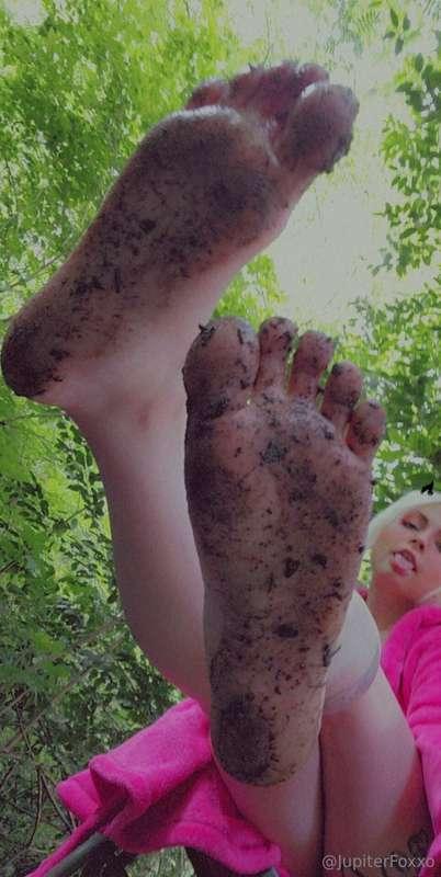 Do these dirty soles do it for you? 👣😈