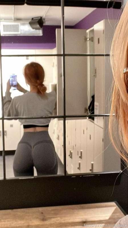 Lazy post today sorryy 🌸

What do you think about my new gym pants?
Should I make a video slapping my fat ass with them on? 🤭

#fyp #gym #ginger #ass #fatass #bigass #fit