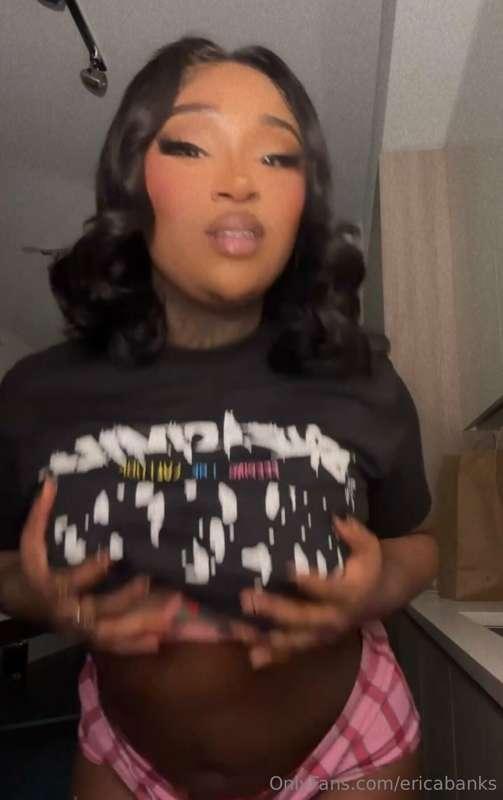 Can't believe you haven't seen me take dis off. 😏😏👇 Well, an..