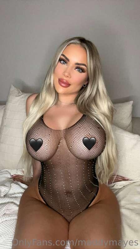 I  know you wanna see what's behind this 🖤 emoji right? Then..