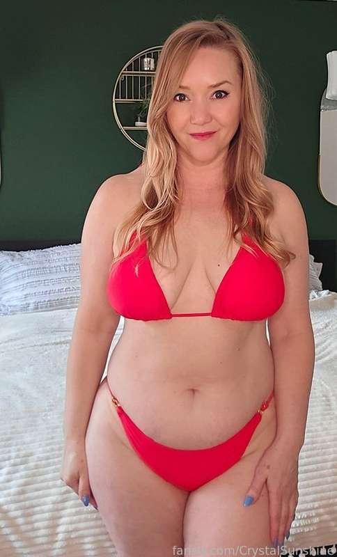 Do Mombods belong in bikinis? 
#FYP #milf #bikini #cougar #thicc #curvy #boobs #blonde #mombod #mommy 