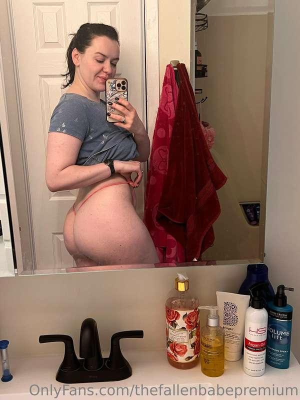 I just got out of bed 🥱 What plans do you have for this beau..