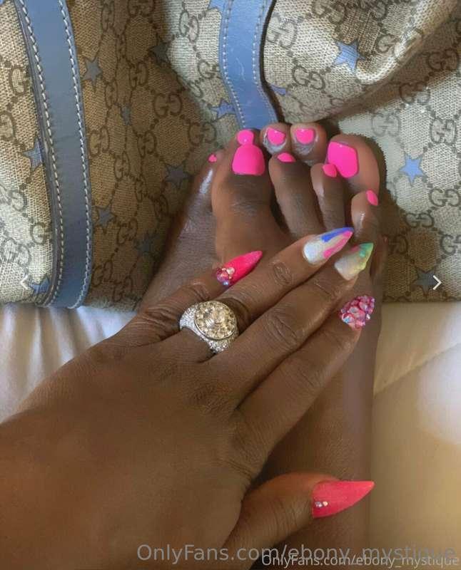 Who’s paying for mommys nail set!?🥰💅🏾👣… if you do I’ll send ..