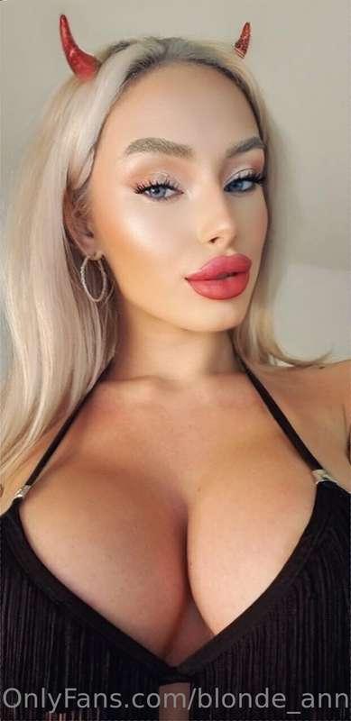 😈