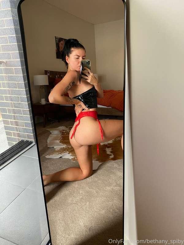 this outfit deserves fucking TIPS 💰