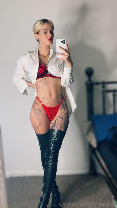 Do you like my boots 😜🖤
