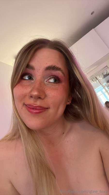 Be honest! Am I pretty enough to be fucked? 🫣