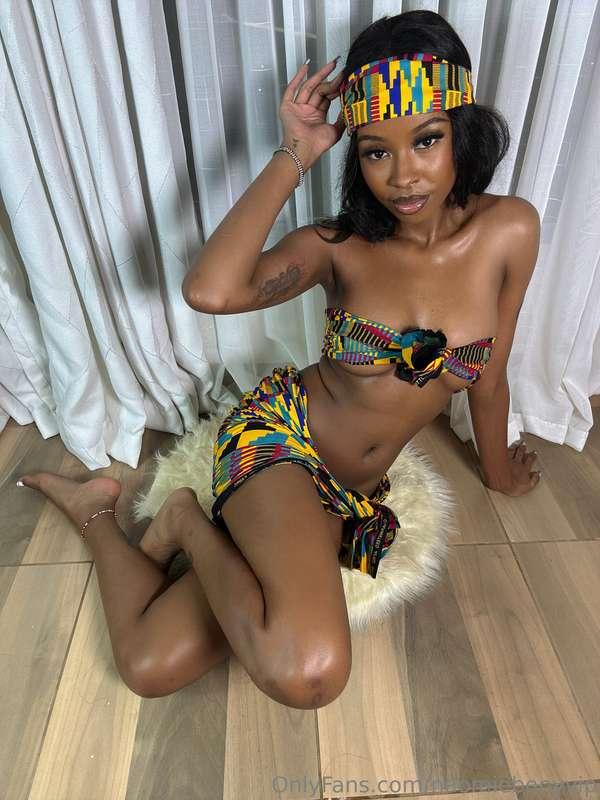 FOOTJOB🤎🦶🦶I’ll sit with my knees apart, feet together and yo..